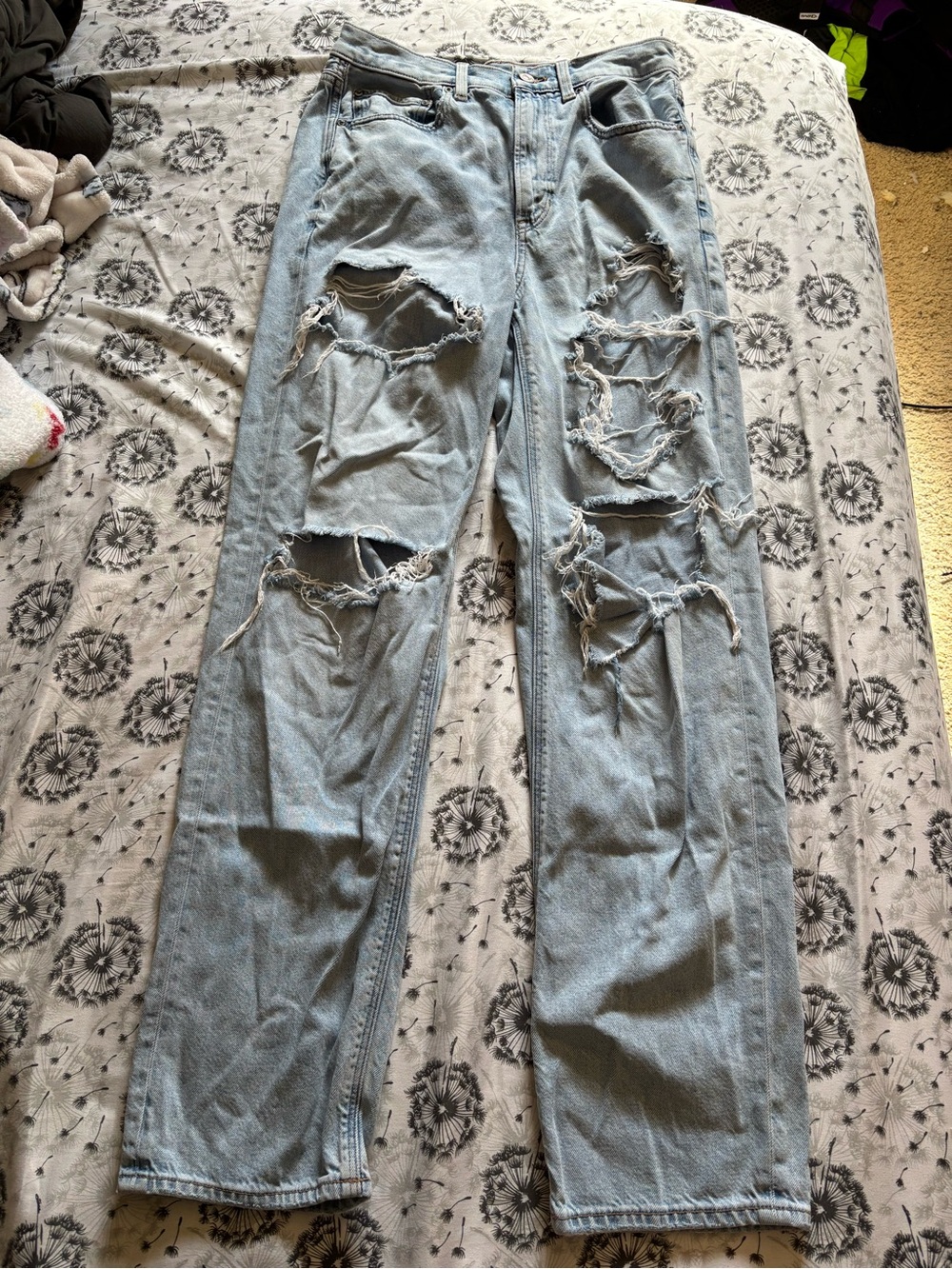 American Eagle Light Wash Distressed Ripped Jeans